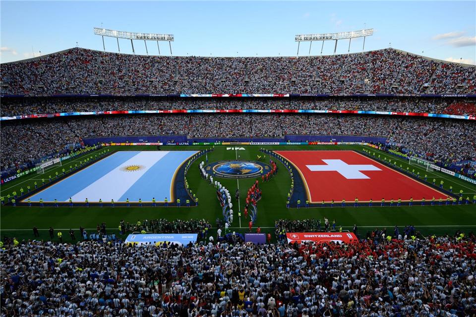 Für das Spiel flogen sehr viele Fans nach Kansas City in den USA. (Archivbild)Reed Hoffmann/AP/dpa