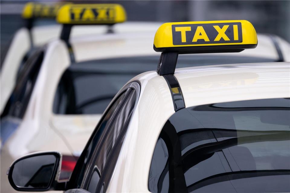 Für das Taxigewerbe sind Uber & Co. eine Bedrohung. (Symbolbild)Sven Hoppe/dpa
