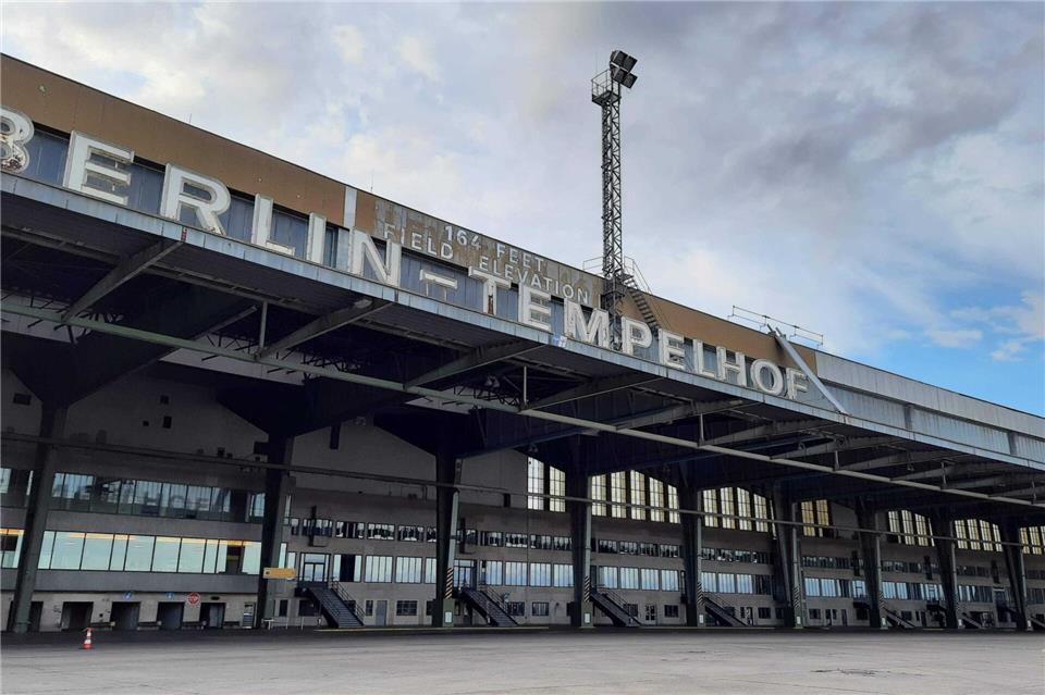 Für das ehemalige Flughafengebäude Tempelhof soll ein Ideen-Konzept bis 2027 vorliegen. (Archiv)Sabrina Hentschel/dpa