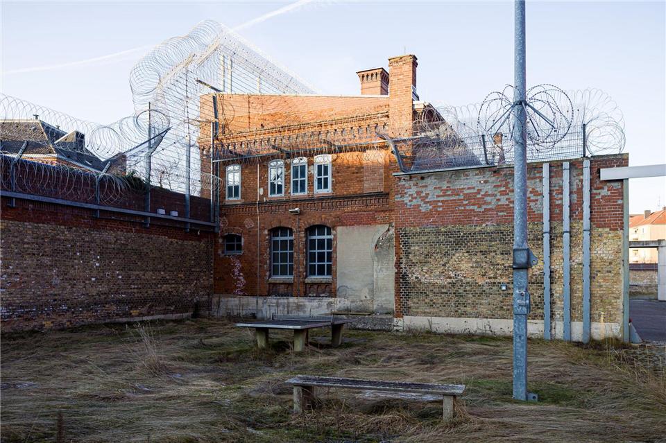 Für das ehemalige JVA-Gelände werden kreative Ideen entwickelt. (Archivbild) Moritz Frankenberg/dpa