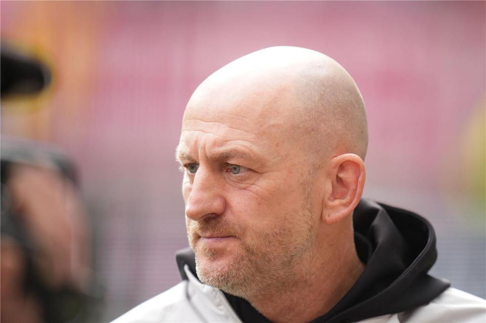 Für den 1. FC Kaiserslautern um Coach Torsten Lieberknecht steht das brisante Südwestderby gegen Karlsruhe an. (Archivbild)Thomas Frey/dpa