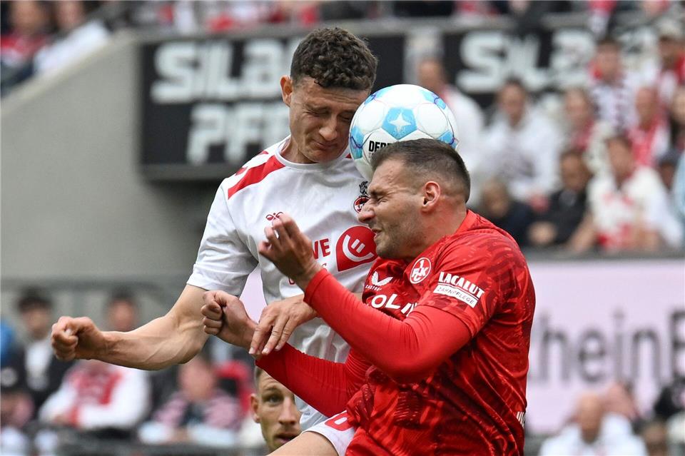 Lauterns Bundesliga-Traum geplatzt: 0:4 in Köln Für den 1. FC Kaiserslautern um Luca Sirch (r) ist der Traum von der Bundesliga geplatzt.Federico Gambarini/dpa