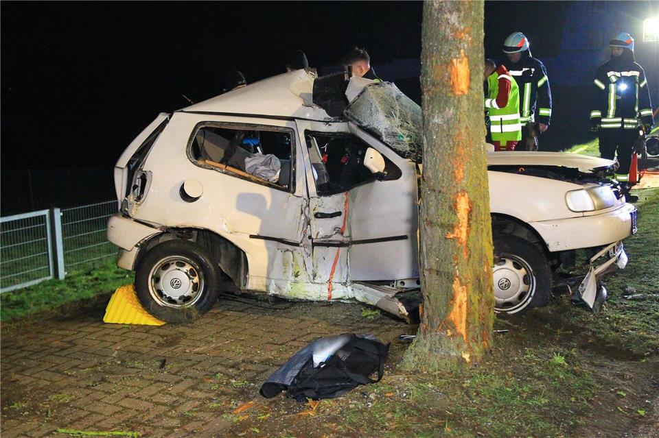 Für den 17-jährigen Beifahrer kam jede Hilfe zu spät. Silvio Dietzel/--/dpa