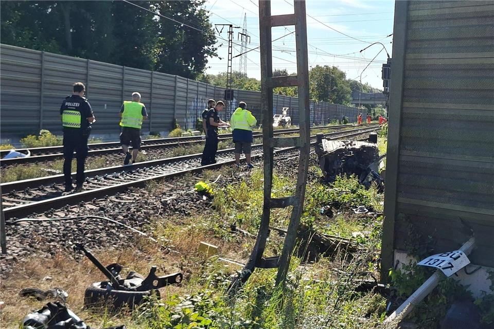 Für den 19 Jahre alten Autofahrer kam jede Hilfe zu spät.Kai Moorschlatt/TNN/dpa