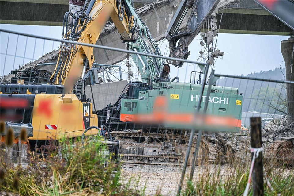 Für den Baggerfahrer kam laut Polizei jede Hilfe zu spät.Jason Tschepljakow/dpa