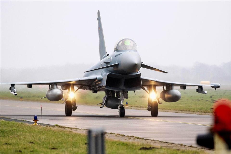 Rohstoffagentur sieht deutsche Rüstungspläne in Gefahr  Für den Bau moderner Waffensysteme werden zahlreiche Rohstoffe benötigt – viele davon kommen aus China. (Symbolbild)Hauke-Christian Dittrich/dpa