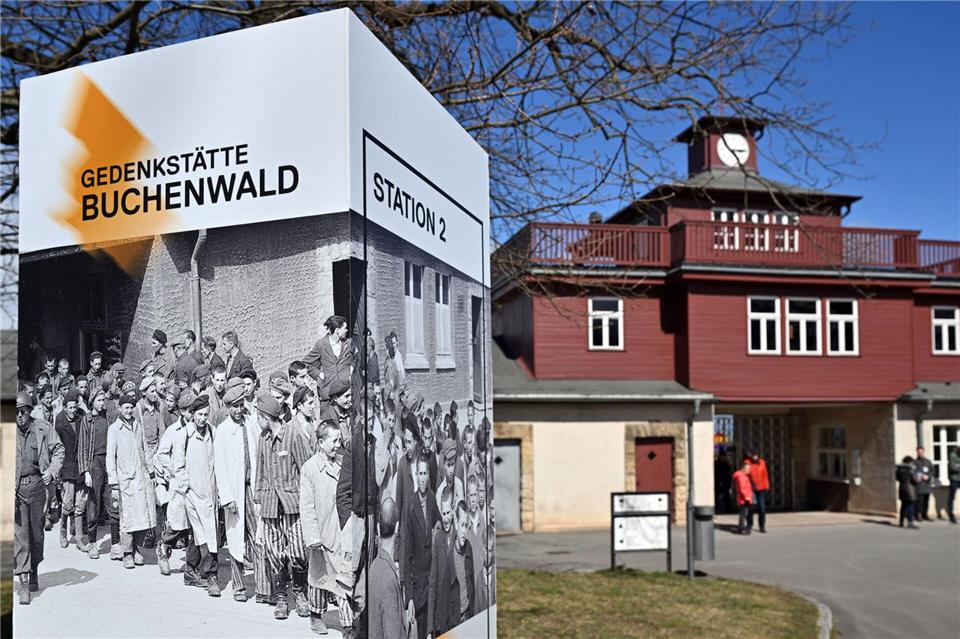 Für den Besuch von Gedenkstätten und Erinnerungsorten können Kosten vom Land noch erstattet werden. Doch für Besuche anderer außerschulischer Lernorte fehlt das Geld, so das Bildungsministerium. (Archivbild) Martin Schutt/dpa