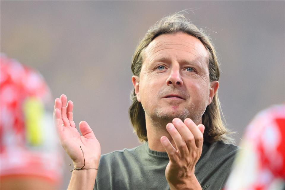 Für den FSV Mainz 05 um Trainer Bo Henriksen startet die Bundesliga mit einem Heimspiel. (Archivbild)Robert Michael/dpa