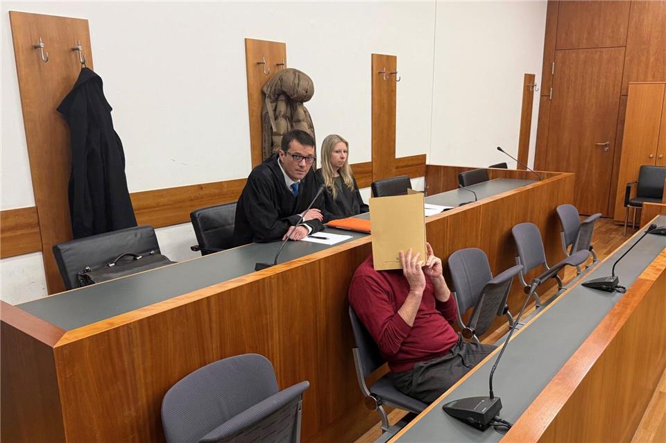 Für den Mord mit einer Armbrust muss der Angeklagte lebenslang ins Gefängnis. Nicole Schippers/dpa