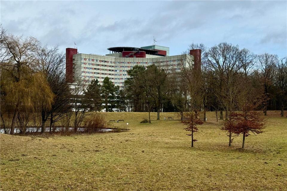 Für den Neubau des Augsburger Universitätsklinikums soll der große Park in der Nachbarschaft weichen.Ulf Vogler/dpa
