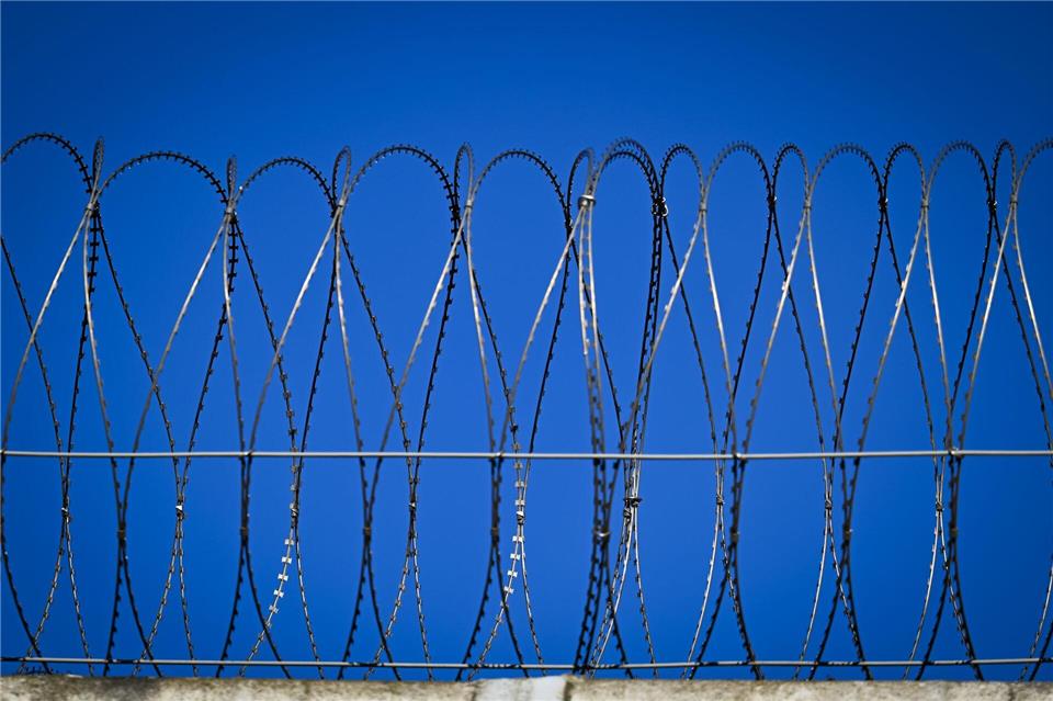 Für den TV-Krimi wurde auch in einer echten Justizvollzugsanstalt in Laufen-Lebenau gedreht. (Archivbild)Soeren Stache/dpa