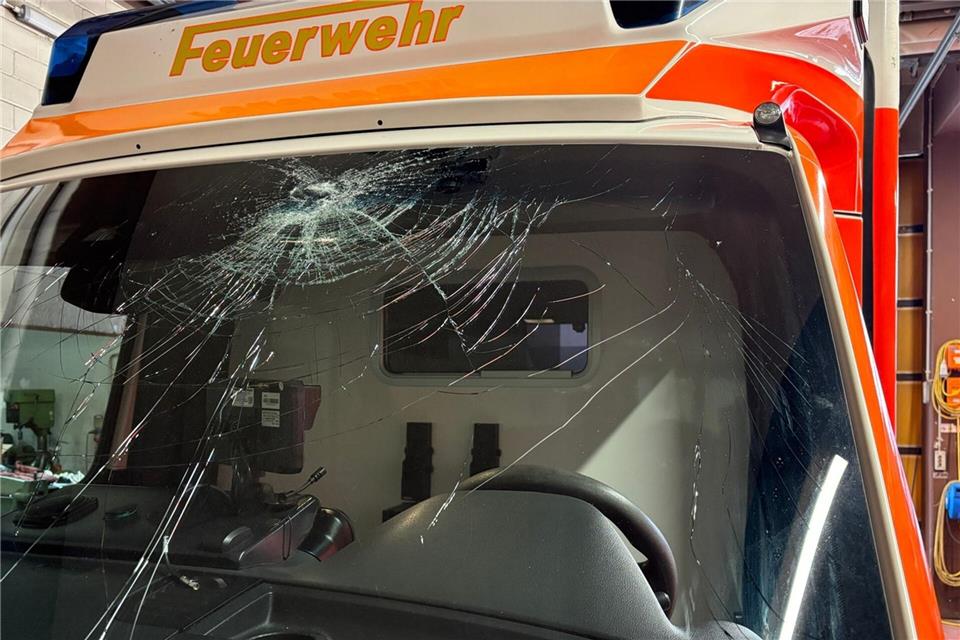 Für den Transport der Patientin musste ein Ersatzrettungswagen angefordert werden.Feuerwehr Moers/dpa