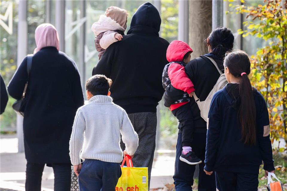 Asylzahlen in Baden-Württemberg mehr als halbiert Für den derzeitigen Rückgang der Asylbewerberzahlen gibt es eine Reihe von Gründen.(Archivbild)Julian Stratenschulte/dpa