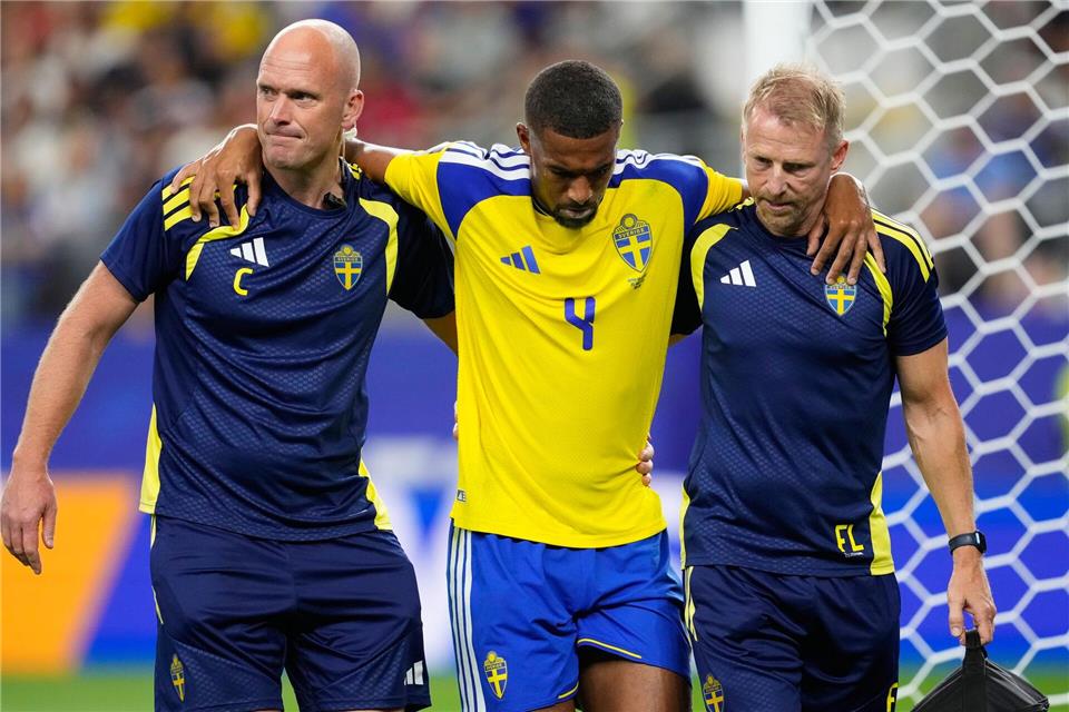 Für den verletzten Schweden Isak Hien ist die WM vorzeitg vorbei.Tony Gutierrez/AP/dpa