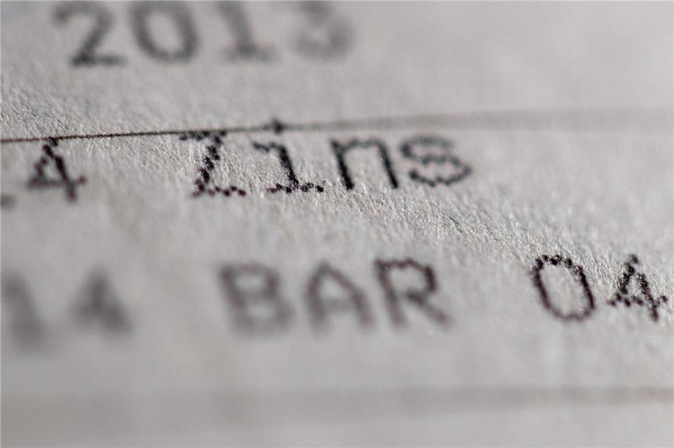 Für die Analyse wertete Verivox die aktuellen Tages- und Festgeldzinsen von mehr als 800 Kreditinstituten aus. (Symbolbild)Daniel Karmann/dpa