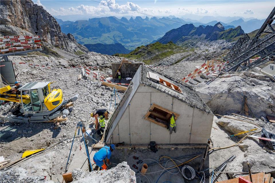 Für die Anlage installiert das Unternehmen Säntis-Schwebebahn unter anderem vier neue Tragseile und erneuert Antrieb und Steuerung. Hier ist das Fundament für eine neue Stütze zu sehen. (Archivbild)Rene Niederer./ARTWIESE.CH/Sänt