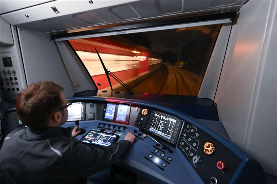 Für die Ausrüstung von Zügen mit ETCS gibt es nun eine neue Förderrichtlinie vom Bund. (Archivbild)Bernd Weißbrod/dpa