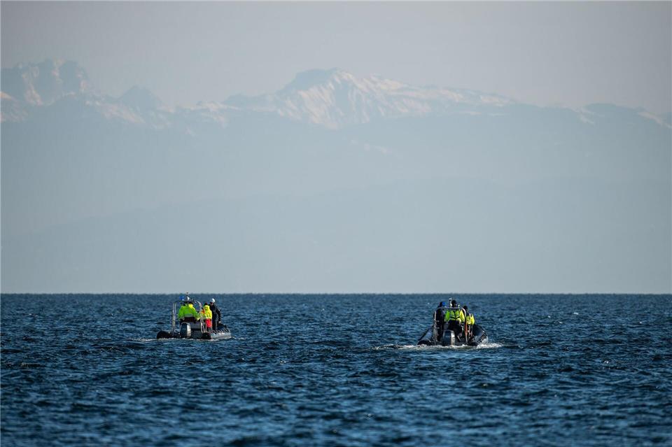 Für die Bergung mussten Polizeitaucher aus der Schweiz kommen. (Symbolbild)Silas Stein/dpa
