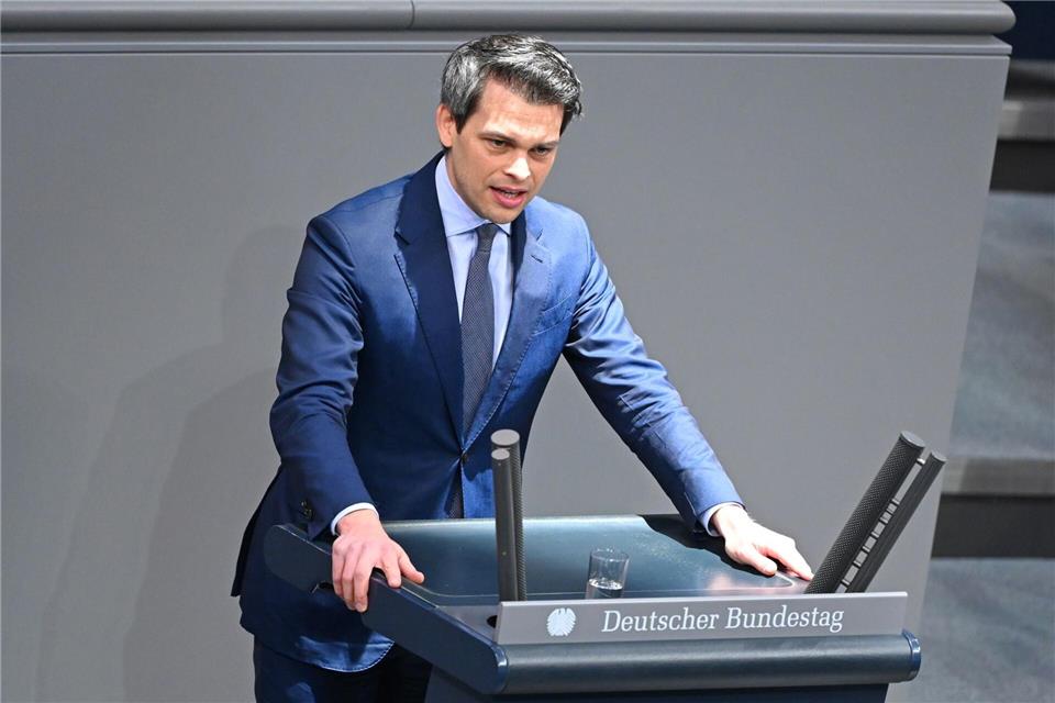 Für die Bundesregierung hat die Sicherheit deutscher WM-Touristen eine hohe Priorität. (Archivbild)Elisa Schu/dpa