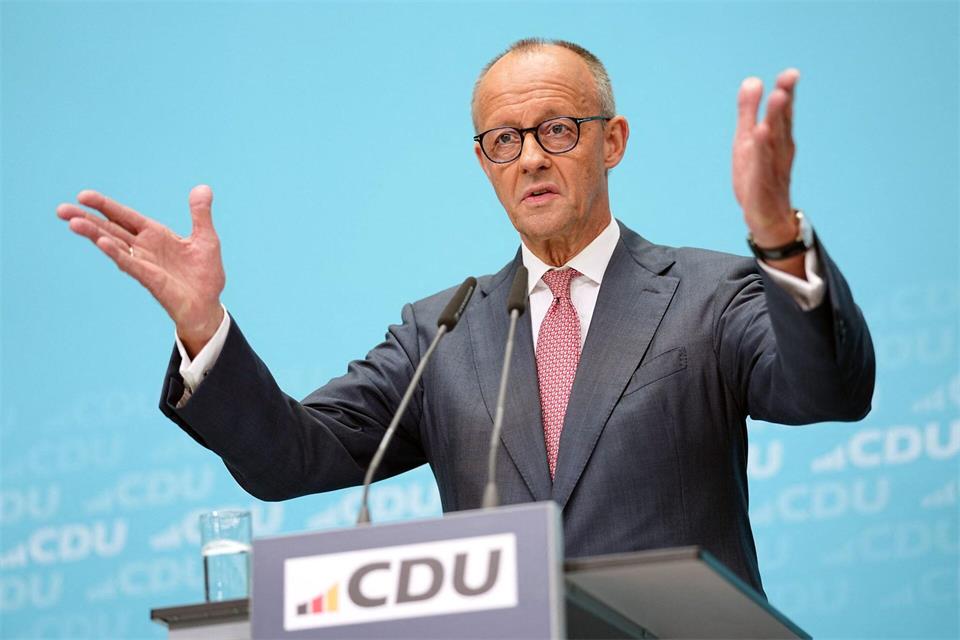 Für die CDU eine tiefe Zäsur, sagt Bundeskanzler Merz mit Blick auf die Wahl in MV. Kay Nietfeld/dpa