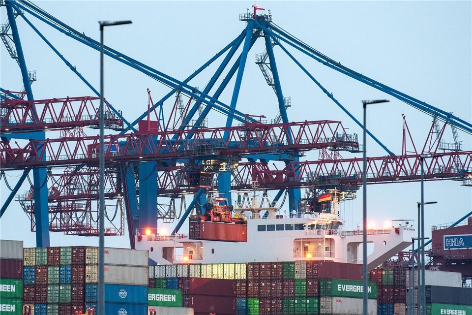 Für die Exportnation Deutschland kommt der Zollstreit zur Unzeit (Archivbild)Daniel Bockwoldt/dpa