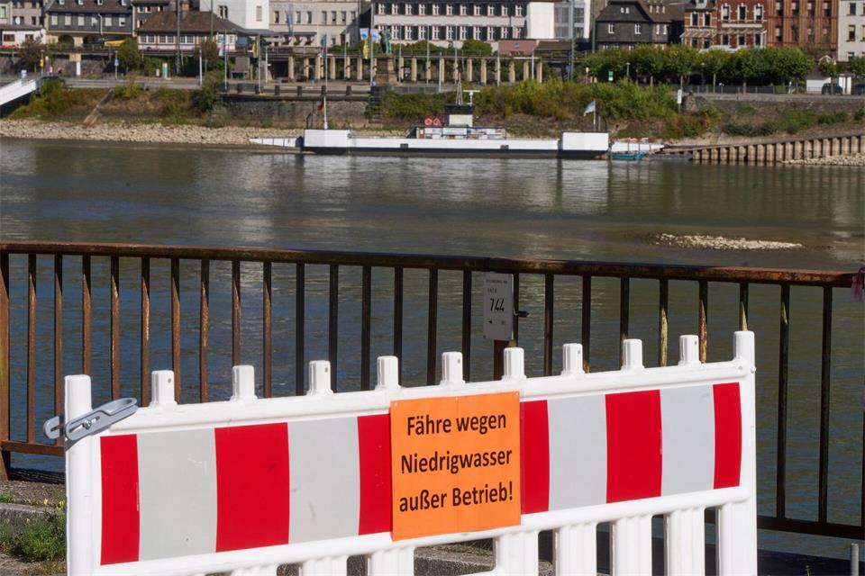 Für die Fähre Kaub ist der Pegelstand aktuell zu niedrig: Der Betrieb musste am Dienstagmittag eingestellt werden.Thomas Frey/dpa