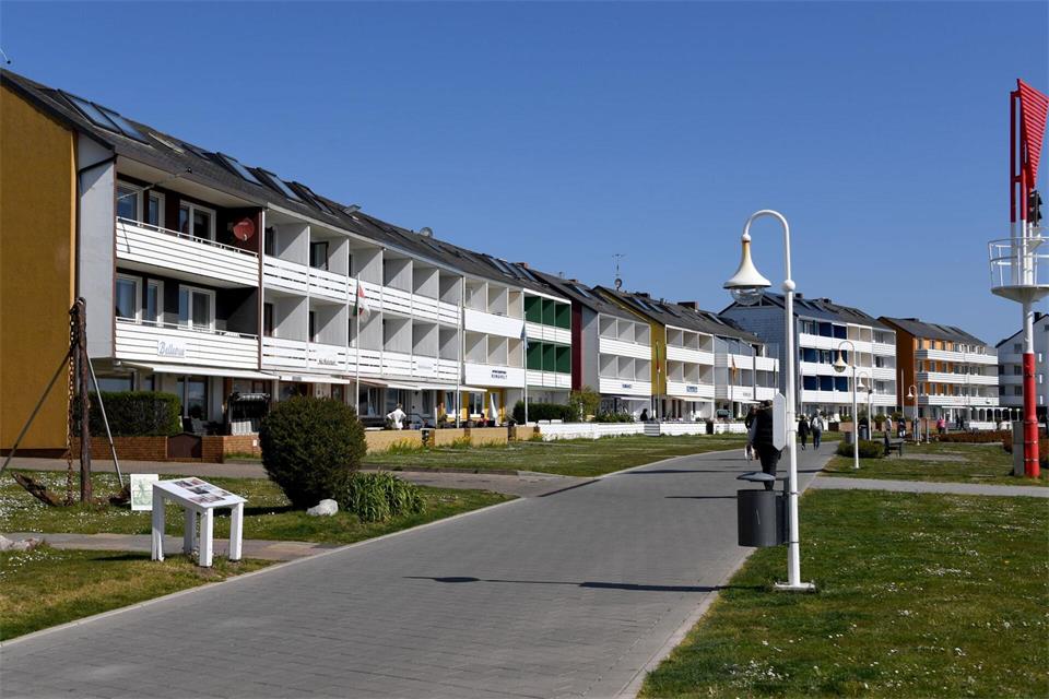 Für die Hotels an der Promenade gibt es kaum Ausbaumöglichkeiten. (Archivbild)Carsten Rehder/dpa
