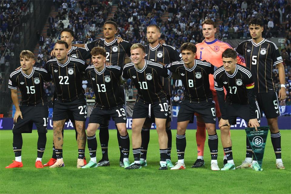 Für die Nationalmannschaft stand innerhalb einer Woche das zweite Spiel gegen Griechenland an. Christian Charisius/dpa