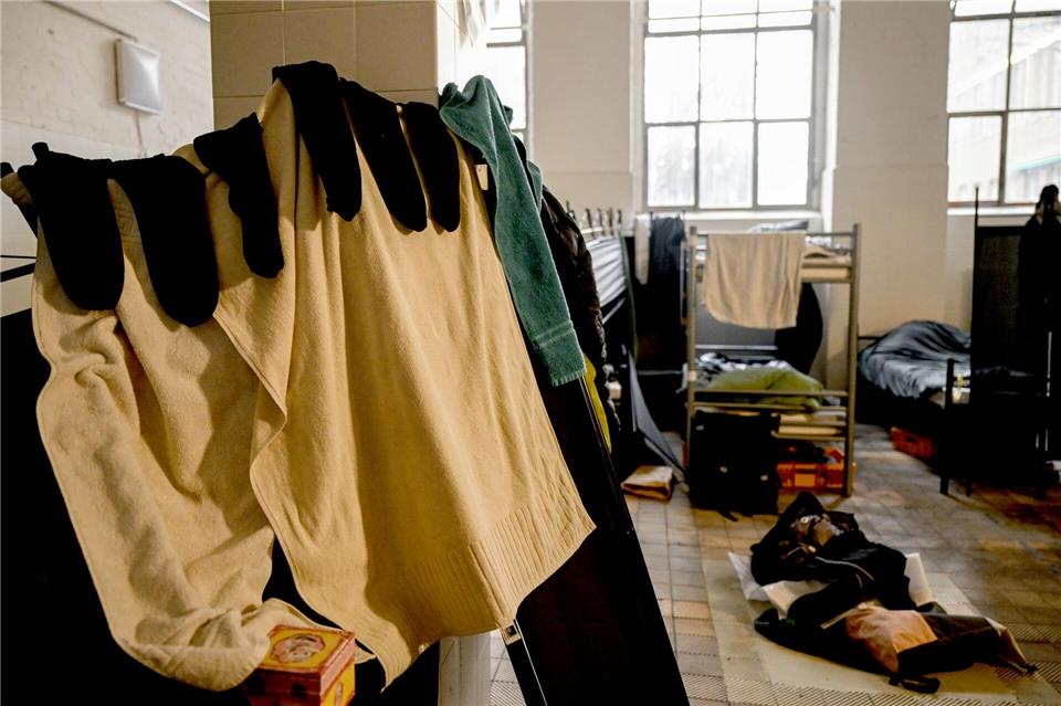 Für die Notübernachtungsräume der Kältehilfe sind obdachlose Menschen dankbar. Britta Pedersen/dpa