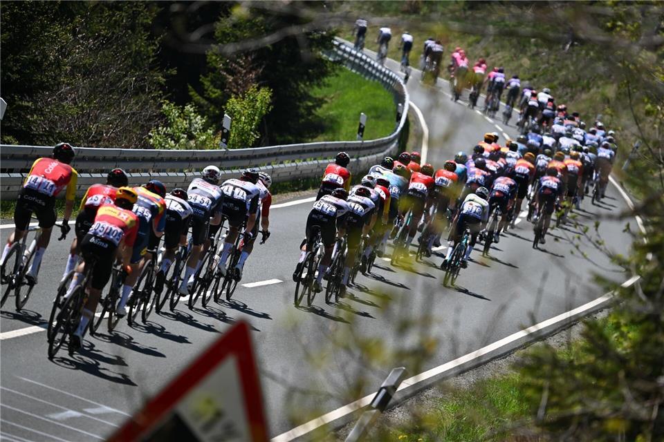 Für die Profis geht es über mehr als 3.300 Höhenmeter. (Archivbild)Arne Dedert/dpa