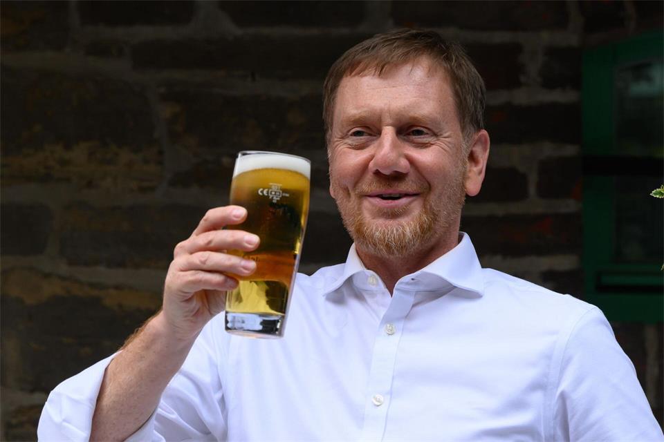 Für die Regierungsbildung setzt Kretschmer auf Gespräche über Inhalte und sieht in Sven Schulzes ruhigerer Art einen möglichen Vorteil.Hendrik Schmidt/dpa