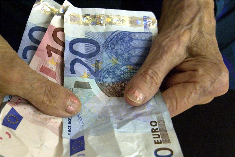 Für die Rentnerinnen und Rentner geht es beim Rentenniveau am Ende um bares Geld. (Symbolfoto)picture alliance / dpa