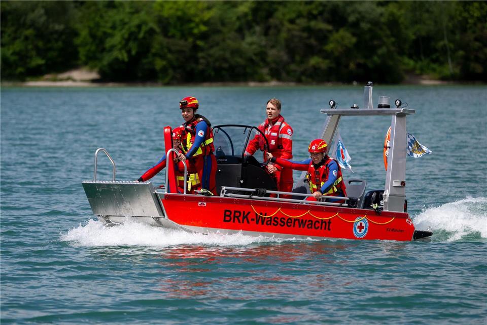 Für die Rettungskräfte an Bayerns Badeseen und Schwimmbädern gab es am Wochenende viel zu tun. (Symbolbild)A4366 Sven Hoppe/dpa