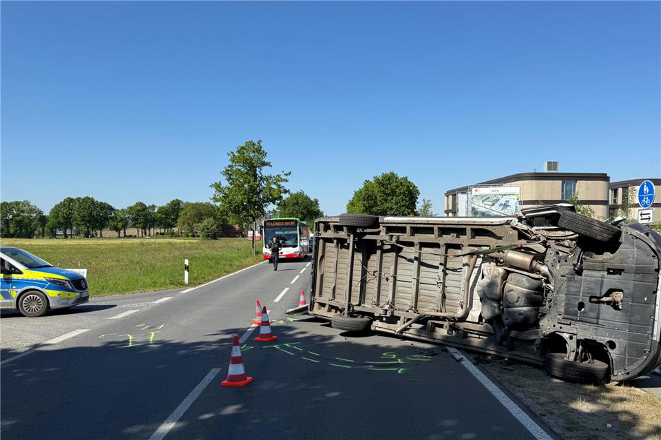 Für die Unfallaufnahme und die Bergung war die Dorstener Straße am Dienstagnachmittag vorübergehend gesperrt.