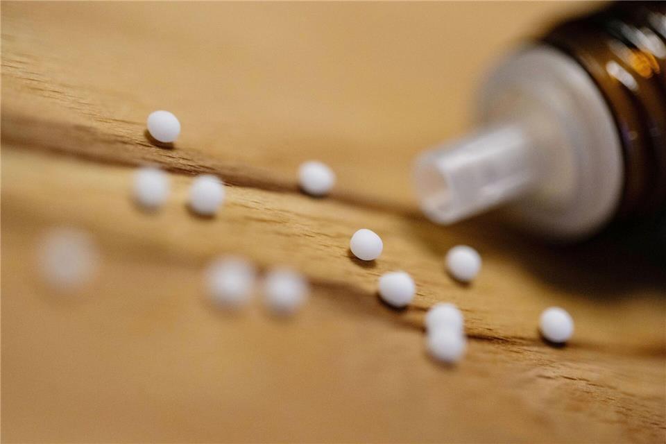 Für die Wirksamkeit von Homöopathie gebe es keine hinreichende wissenschaftliche Evidenz, heißt es dagegen im Gesetzesentwurf. (Symbolbild)Marijan Murat/dpa