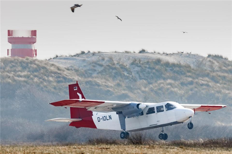 Neue Inselflieger für Helgoland - Höhere Taktung geplant Für die älteren Maschinen vom Typ Britten-Norman Islander waren laut OFD nur noch schwer Ersatzteile zu bekommen. (Archivbild)Markus Scholz/dpa