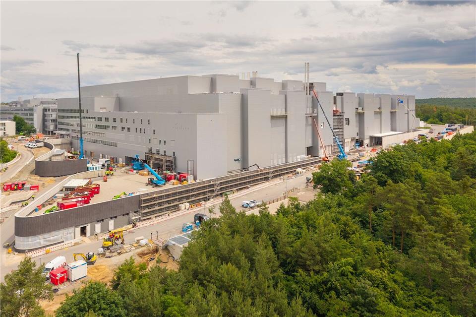 Für die das neue Werk von Chiphersteller Infineon in Dresden wurden fünf Milliarden Euro investiert. Jürgen Lösel/dpa
