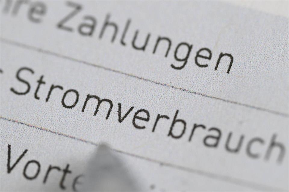 Für eine Senkung der Stromsteuer reichen die Mehreinnahmen nicht. (Illustration)Bernd Weißbrod/dpa