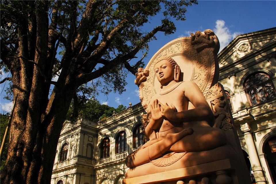 Für einen entspannten Urlaubsstart in Sri Lanka: Rechtzeitig vor der Reise das Visum online beantragen.Philipp Laage/dpa-tmn