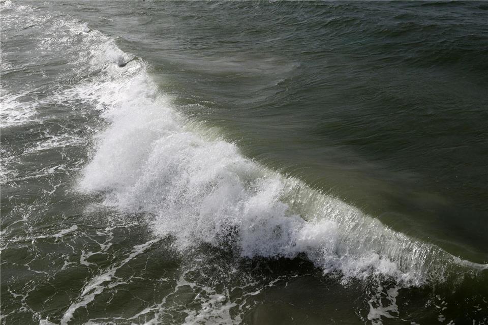Für einen großen Salzwassereinbruch sind starke Weststürme nötig, die aber bislang ausblieben.   Bernd Wüstneck/dpa