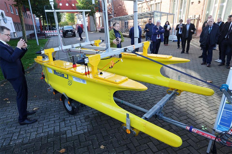 Für genaue Messungen auf dem Meer bedarf es ausgeklügelter Technik.   Bernd Wüstneck/dpa