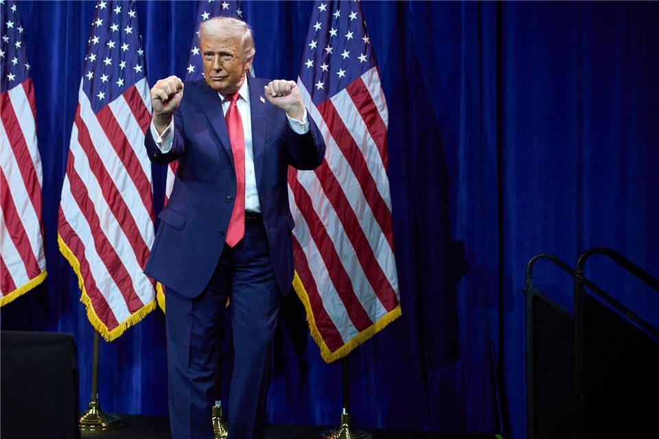 Für ihn sind viele seiner durchgesetzten Zölle eine Freude: US-Präsident Donald Trump. (Archivbild)Evan Vucci/AP/dpa