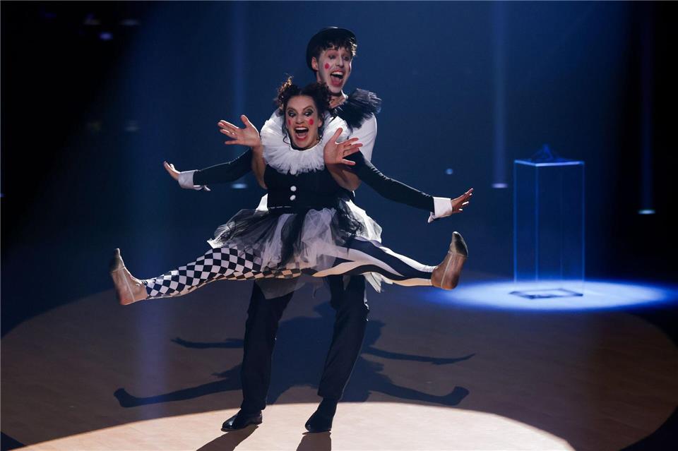 „Let’s Dance“: Paola Maria raus, Neubauer auf Wolken Für ihren Auftritt als Clowns gab es die bislang höchste Jury-Wertung der Staffel.Rolf Vennenbernd/dpa