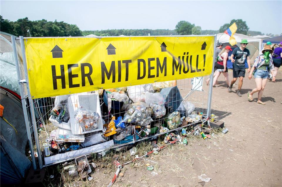 Für jeden vollen Müllsack gibt es eine Spende. (Archivbild)Hauke-Christian Dittrich/dpa