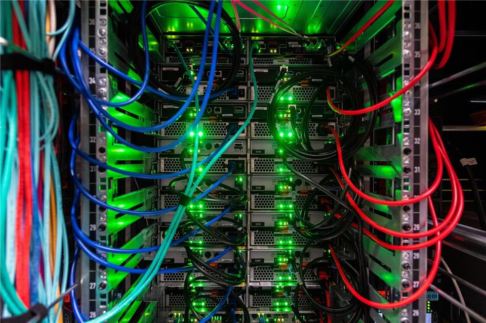 Für länderübergreifend arbeitende Unternehmen und Forschungseinrichtungen soll künftig jeweils nur noch eine Datenschutzbehörde zuständig sein. (Symbolbild)Robert Michael/dpa-Zentralbild/dpa
