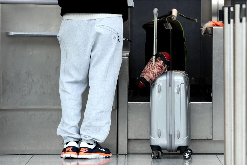 Für manche Menschen ist die Jogginghose das perfekte Kleidungsstück für den Flug. Aber kann sie auch ein stilvolles sein?picture alliance/dpa/dpa-tmn