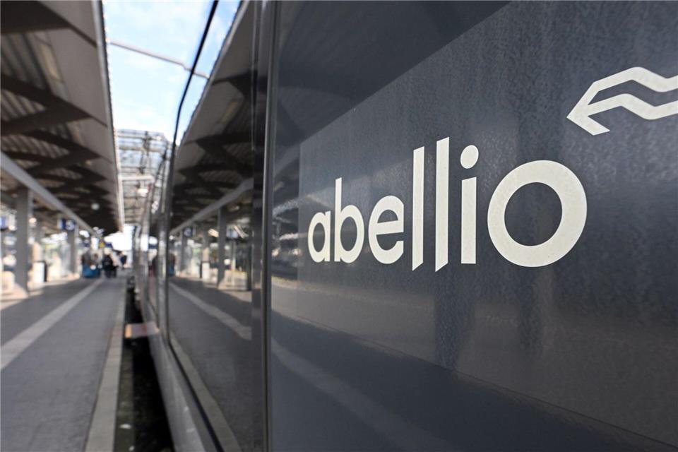 Für mehr Komfort und mehr Verlässlichkeit ist künftig ein neuer Zug im Saale-Thüringen-Südharz-Netz bei Abellio unterwegs. (Archivbild)Martin Schutt/dpa