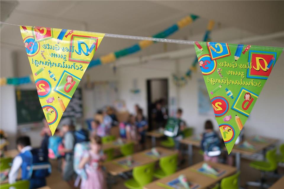 Für mehr als 37.000 Kinder in Sachsen naht der erste Schultag. Das wird am Samstag vielerorts gefeiert. (Archivbild)Sebastian Willnow/dpa