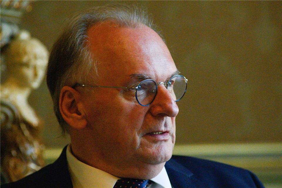 „Für mich ist entscheidend, dass diese Koalition der Mitte funktioniert – die gesamte Legislaturperiode über hinweg und darüber hinaus“, sagt Ministerpräsident Reiner Haseloff. (Archivbild)Kdg/dpa-Zentralbild/dpa