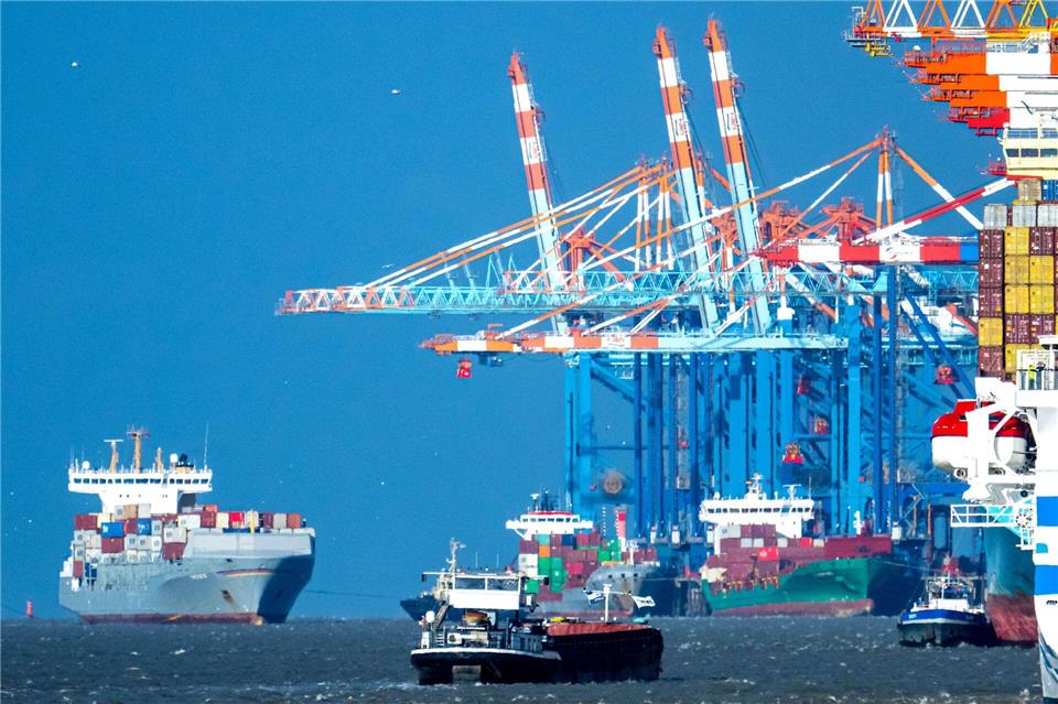 Für militärisch nutzbare Hafeninfrastruktur sollen 1,35 Milliarden Euro vom Bund nach Bremerhaven fließen. (Archivbild)Sina Schuldt/dpa